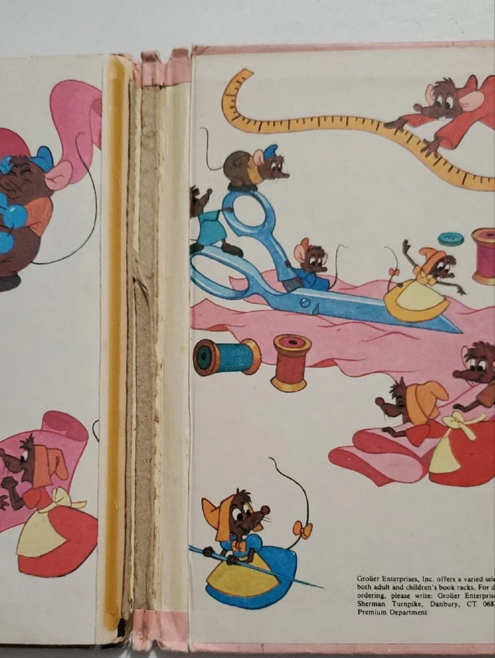Walt Disney's 1974  Cinderella Vintage Storybook - Nastalgic Fairytail